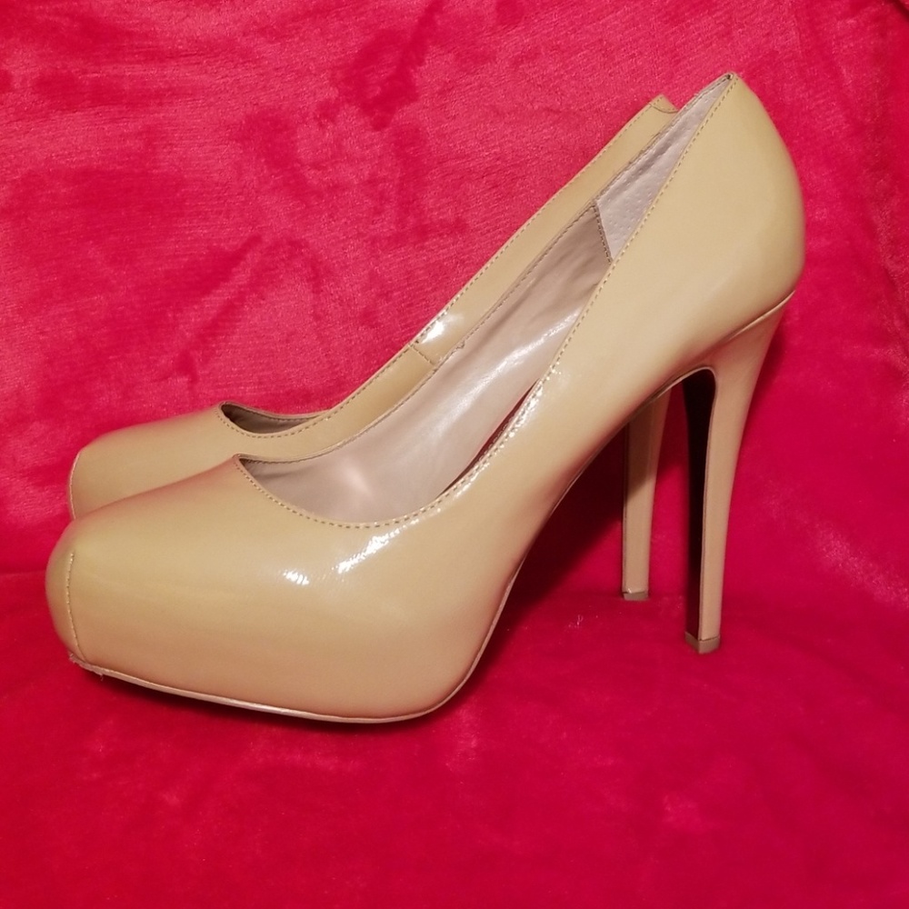 Steve Madden Nude Hidden Platform Pump 10